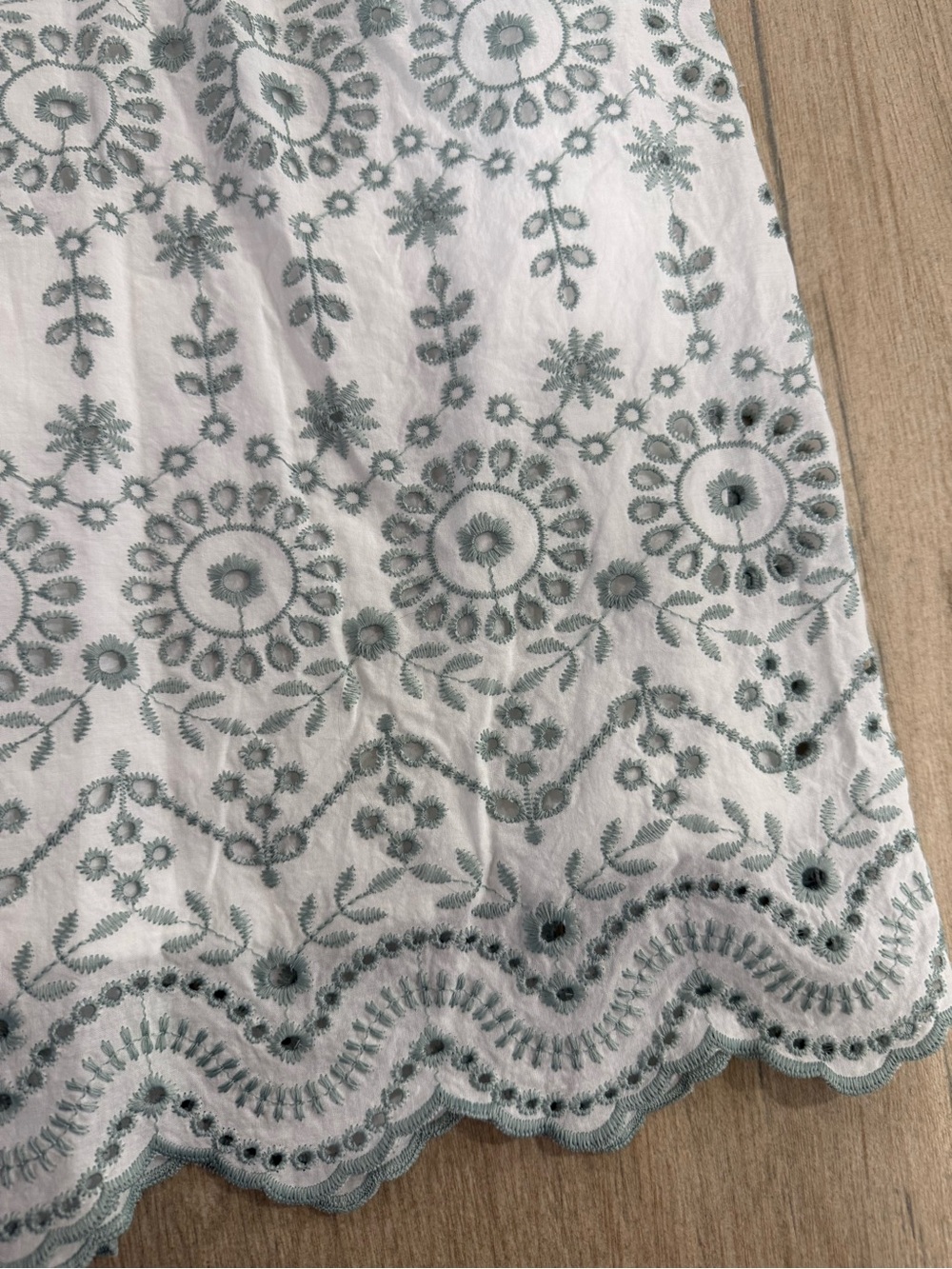 LOFT Embroidered Eyelet 2-Piece Crop Top Midi Skirt Set Sage Green White Size 6 - Picture 5 of 16
